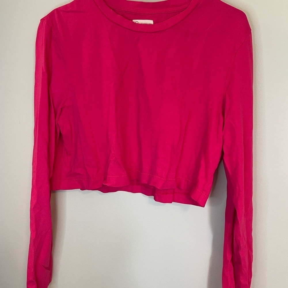 For Days women’s bright pink long sleeve cropped shirt size x small